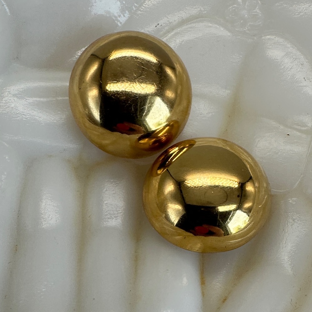 Signed TRIFARI Vtg  Gold Tone Clip-on Earrings